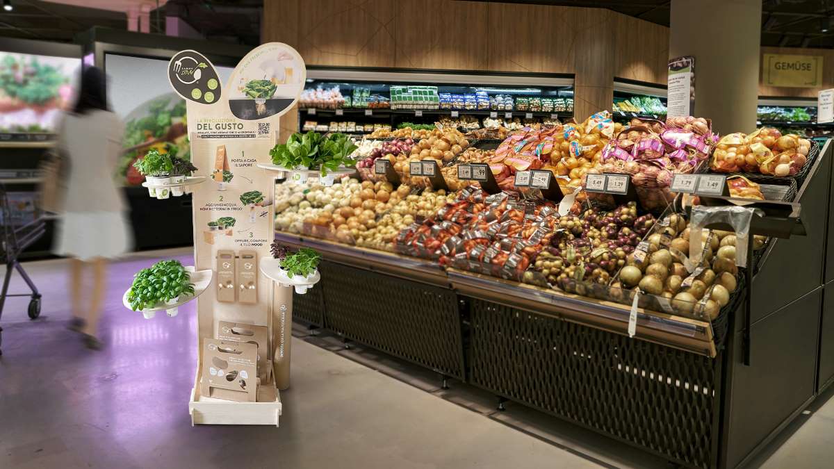 Fruit and vegetable displays for the large scale retail trade: innovating is natural
