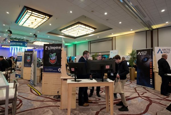 mobili personalizzati per spazi espositivi convention Esposit per Converge